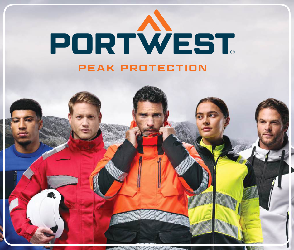 Cinque lavoratori con abbigliamento da lavoro blu, rosso, arancione, giallo e bianco. Sullo sfondo si vede un paesaggio montano innevato con cielo grigio. Sopra &egrave; posizionato il logo blu-arancione del produttore Portwest.
