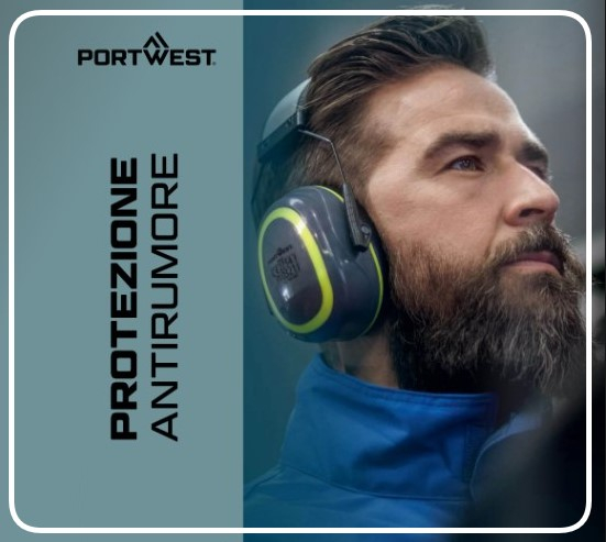 Un uomo con capelli castani e barba indossa una giacca blu e una protezione dell’udito grigia con dettagli gialli. Sul lato sinistro dell’immagine compare la scritta "Protezione dell’udito" e il nome del produttore Portwest. È inserito un link alla nostra protezione dell’udito.