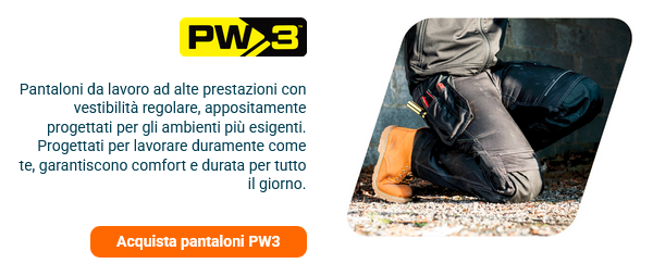 Breve introduzione alla collezione PW3 con primo piano di un operaio in abiti da lavoro neri e stivali beige inginocchiato sulla ghiaia. Viene fornito un collegamento alla raccolta PW3.